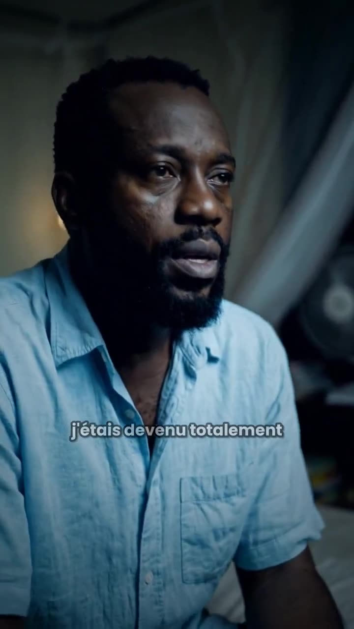 Vidéo IA : récit d'un personnage au bureau